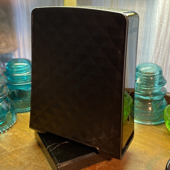 Hughes HT2000W Black Satellite Dual Band 2.4Ghz-5Ghz Modem Router - Picture 2 of 9